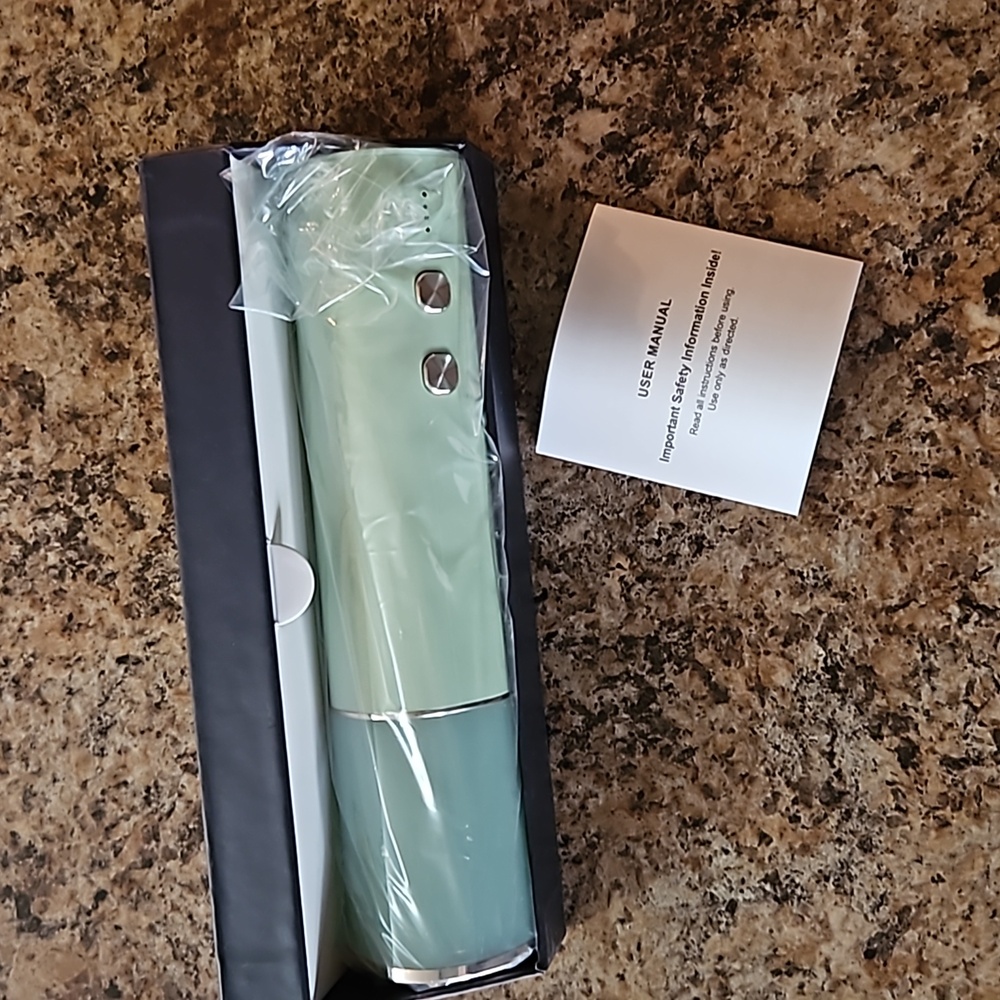 Electric wine bottle NWOT